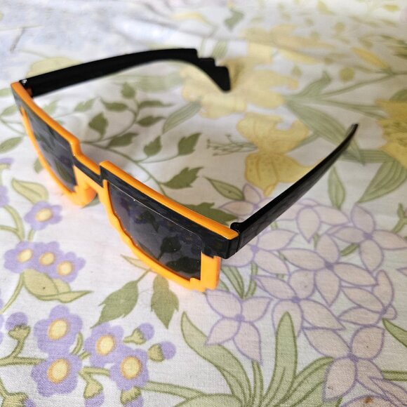 Lootcrate Collectible Orange Pixel Sunglasses - Picture 4 of 4